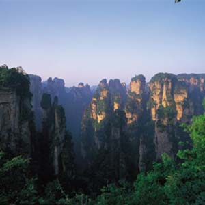 單獨(dú)成團(tuán)N線：張家界、天子山、寶峰湖、猛洞河漂流、鳳凰古城四晚五日湘西全景游